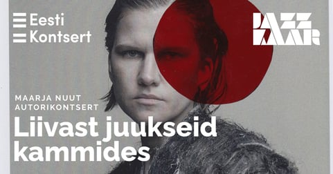 Maarja Nuut autorikontsert. Liivast juukseid kammides
