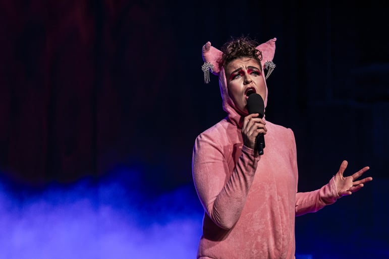 Kaisa Ling ja Rene Paul mängivad kollidega lolli